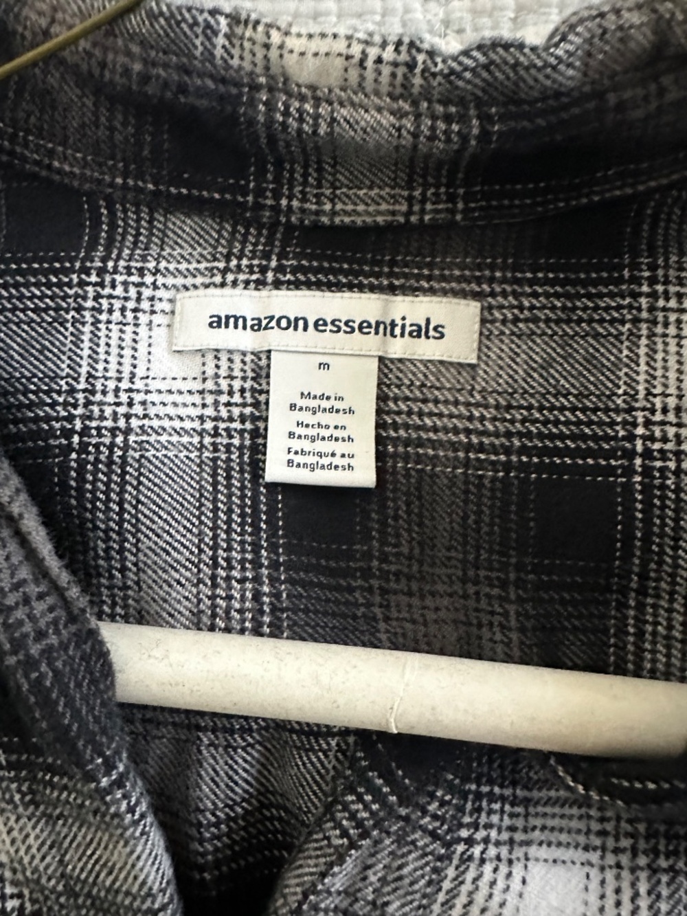 Amazon Essentials Button-Up - Medium - Picture 3 of 3
